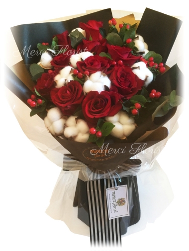 **KBQ81** Red Rose, Cotton Long Bouquet<br>紅色玫瑰,棉花 長形花束