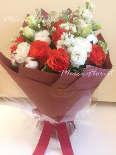 **KBQ83** Orange Rose, Cotton Round Bouquet<br>橙色玫瑰 棉花 圓形花束