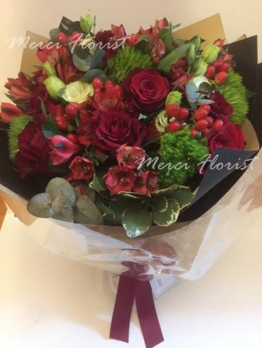 **KBQ88** Red Rose Round Bouquet<br>紅玫 紅小百合 圓形花束