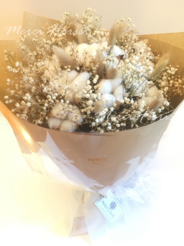 **KBQ97** White star flower and Cotton Round Bouquet<br>白色星花 及 棉花 圓形花束 (可以做乾花)
