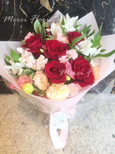 **KBQ115** Red Rose Round Bouquet 6pcs<br>紅色玫瑰 圓形花束-6pcs