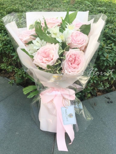 **KBQ90** Light Pink Rose Long Bouquet 6 pcs<br>淡粉色荔枝玫瑰長形花束