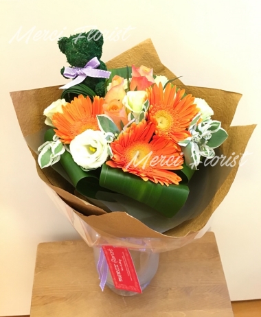 **KMBQ63** Gerbera and Rose Mini Round Bouquet (Suitable for Kids) <br>太陽花 及 玫瑰 圓形迷你小花束 (適合小朋友) -