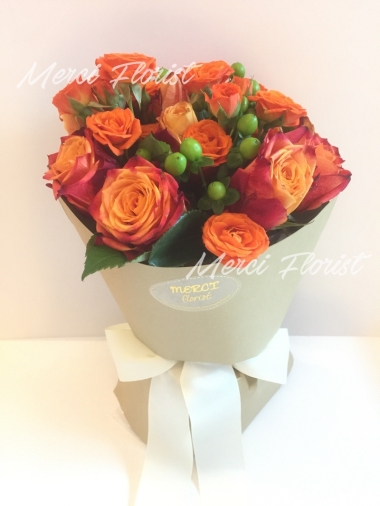 **BQ09** Orange Rose and Mini Rose Round Bouquet - 12 pcs<br>橙色玫瑰 及 小玫瑰 圓形花束 - 12 枝